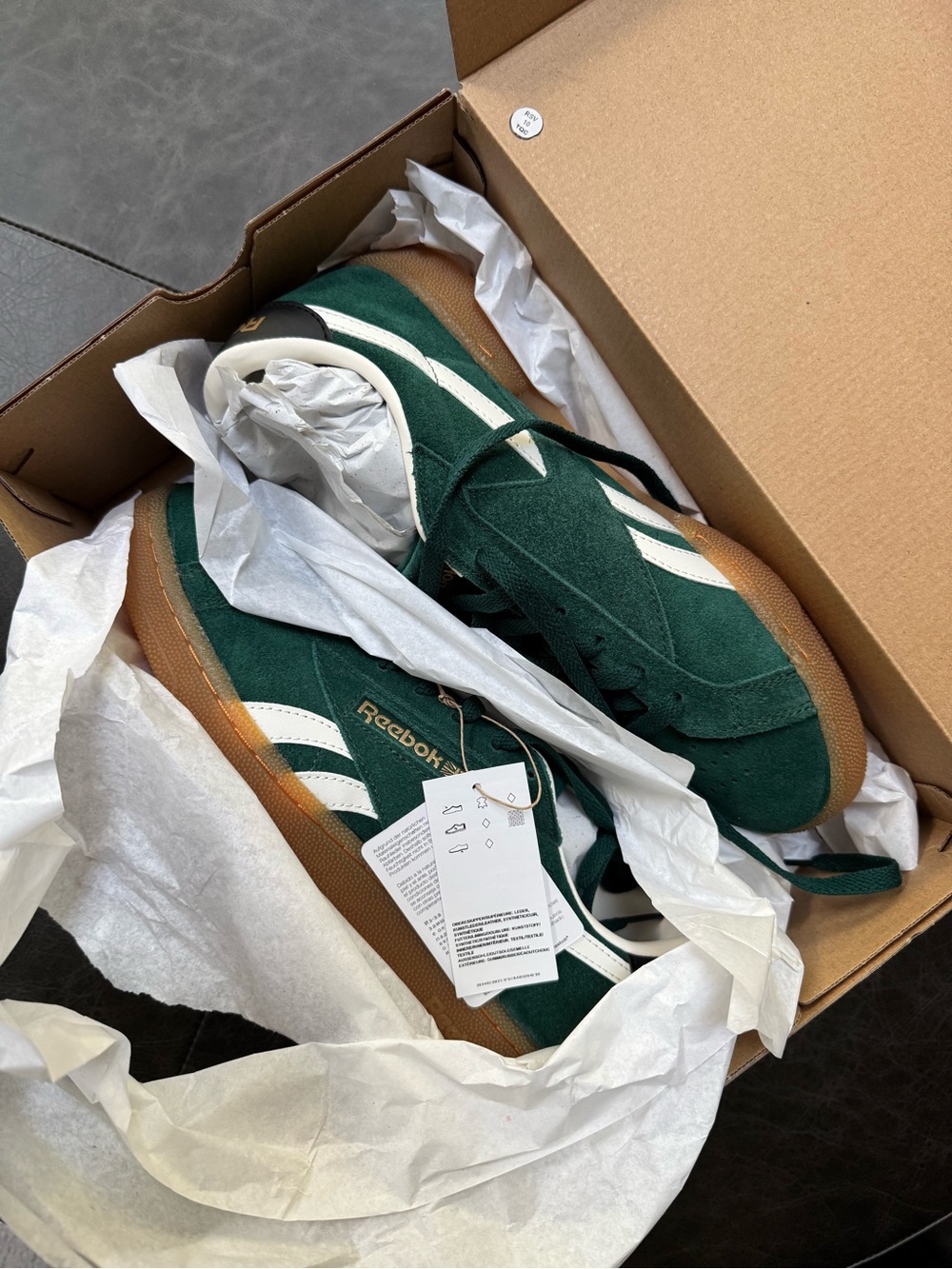 Reebok Suede Low-Top Sneakers with Gum Sole collegiate green 11.5 women /10Mens - Picture 11 of 15